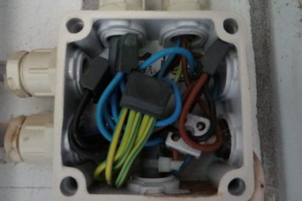 Lasdoos met kroonsteentje Lasdozen moeten gesloten zijn